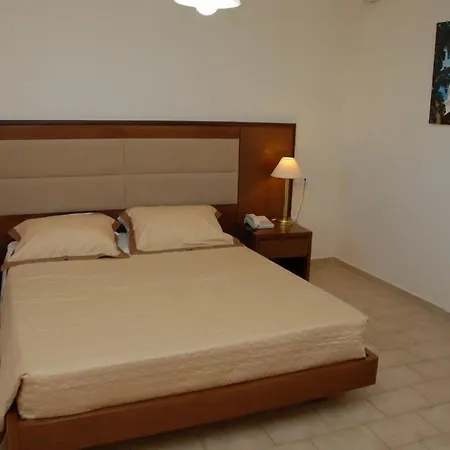 Lägenhetshotell Paleos 3*