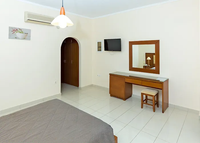 Paleos Aparthotel 3*