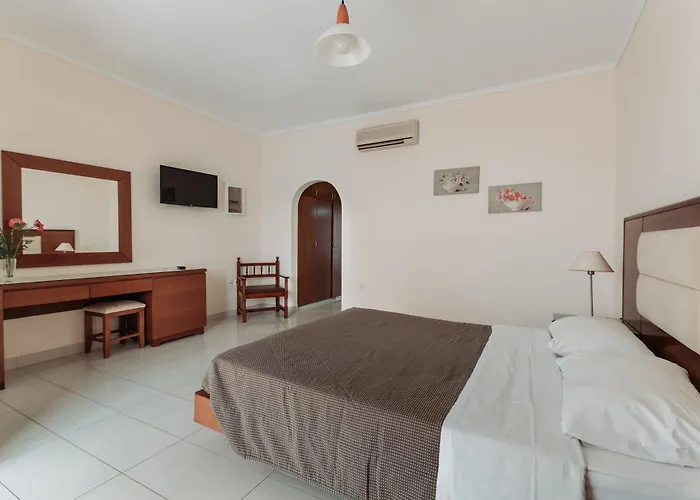 Paleos Aparthotel 3*