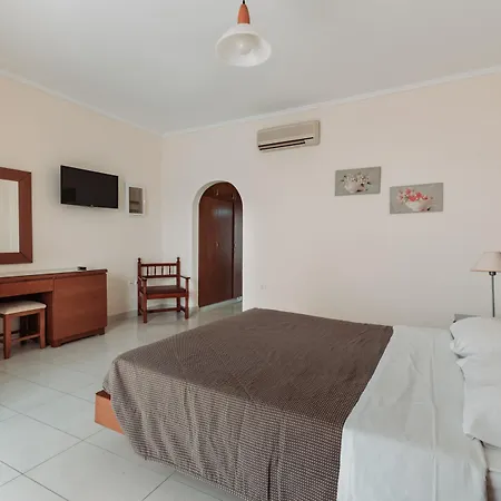 Paleos Aparthotel 3*