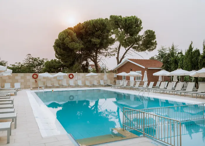 Ξενοδοχείο με διαμερίσματα Paleos 3*