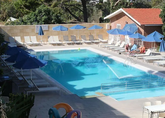 Paleos Aparthotel 3*